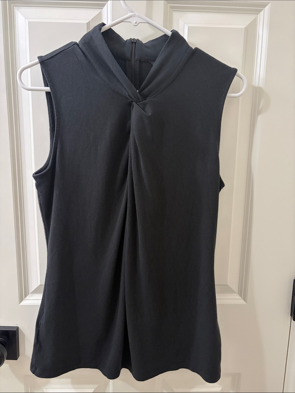 Ann Taylor Black Sleeveless Twist-Neck Sleeveless Top